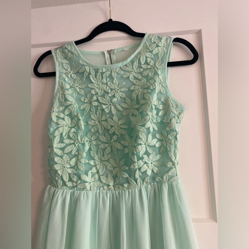 Dress - Picture 2 of 4